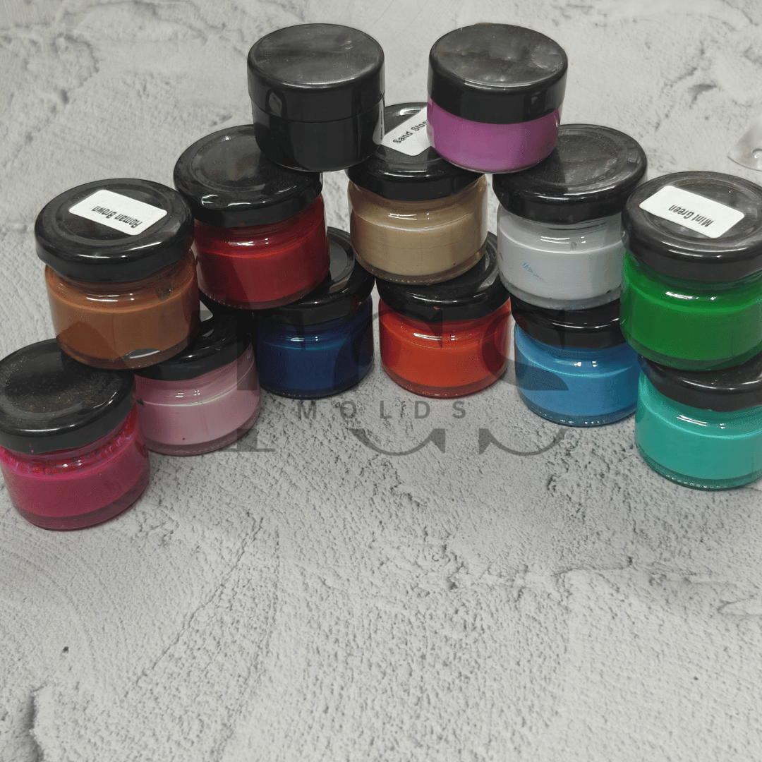 Set of 13 opaque pigment