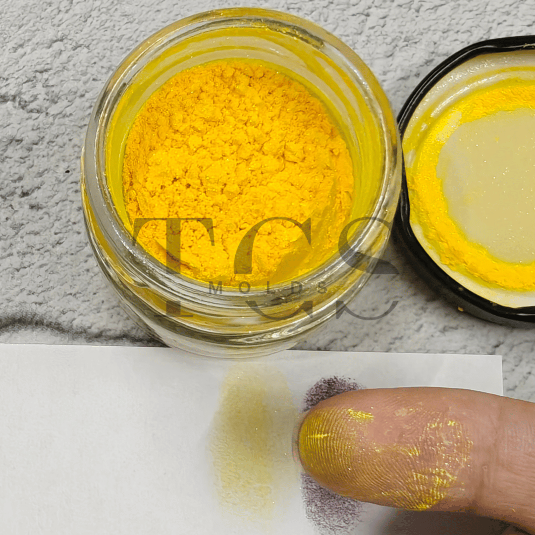 Yellow pearl power pigment
