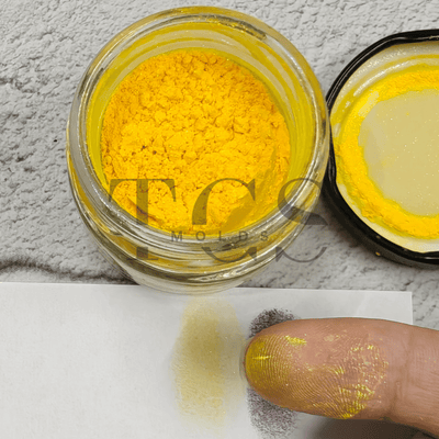 Yellow pearl power pigment