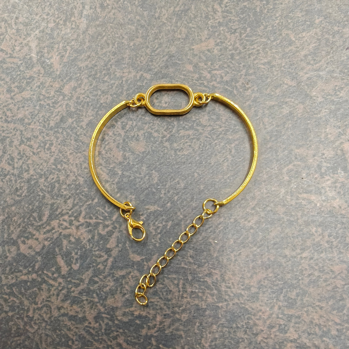 Hollow bracelet Bazel (oval)