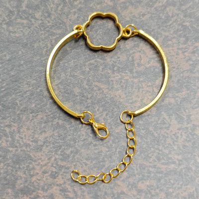 Hollow bracelet Bazel (flower)