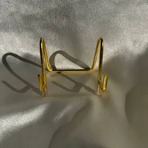 Wire Metal Stand - resin jewellery material for resin art and craft projects