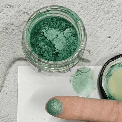 Dark green pearl power pigment
