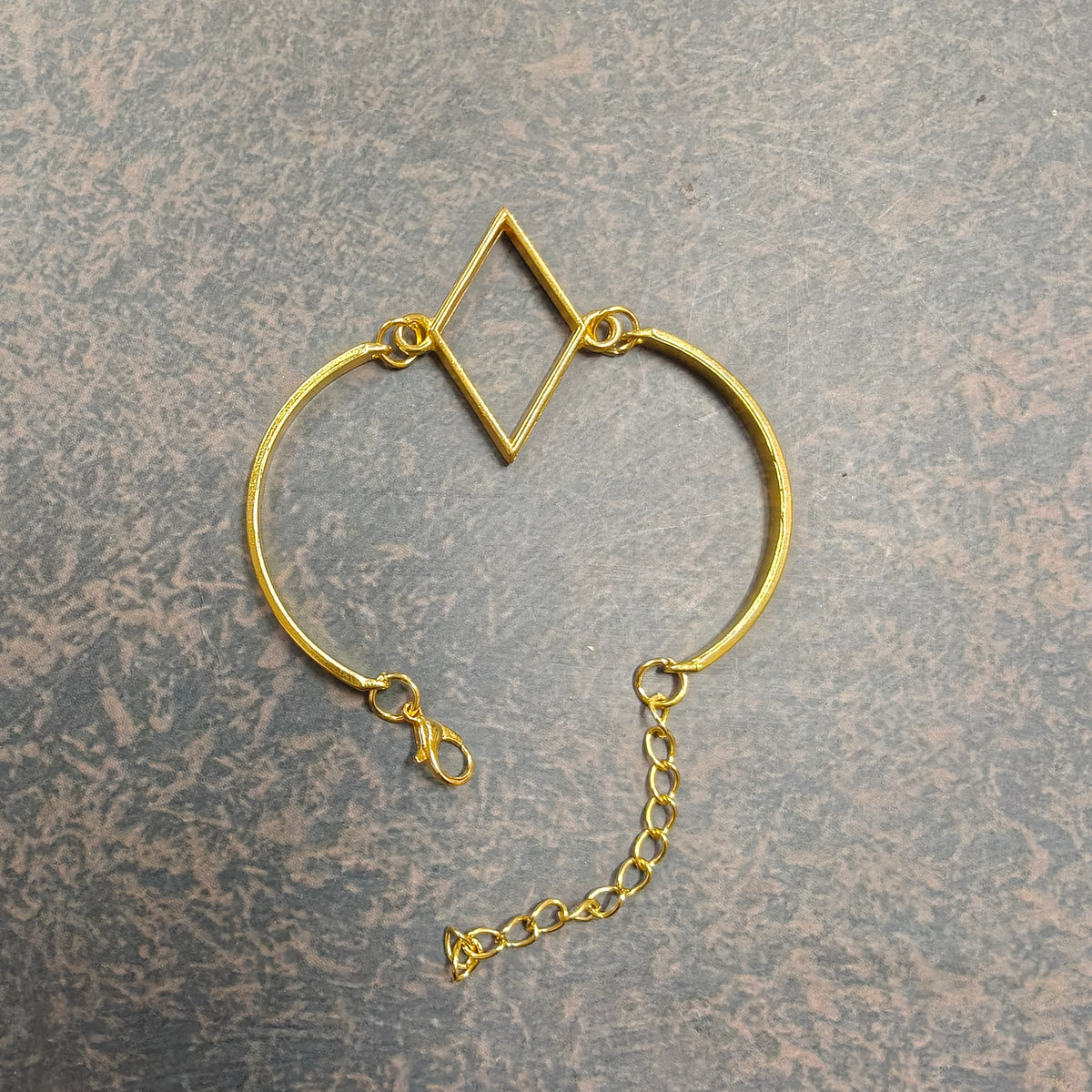 Hollow bracelet Bazel (diamond)